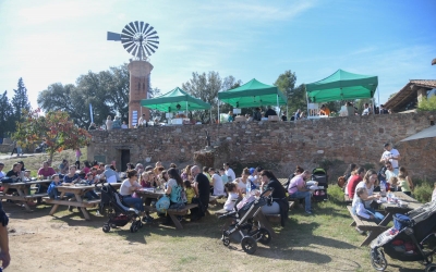 Riuades de gent a la Masia de Can Deu | Roger Benet